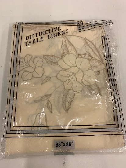 "Daffodil" Pattern Embroidered Tablecloth