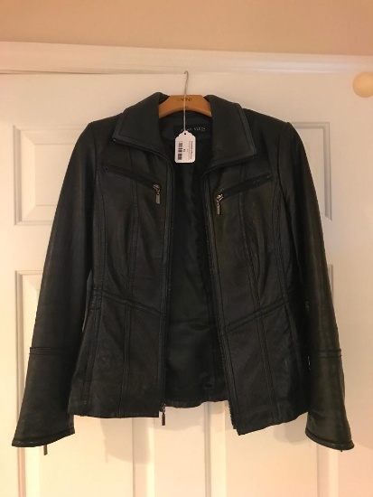 Anne Klein, Size Small Leather Coat wit Fo-Fur Collar