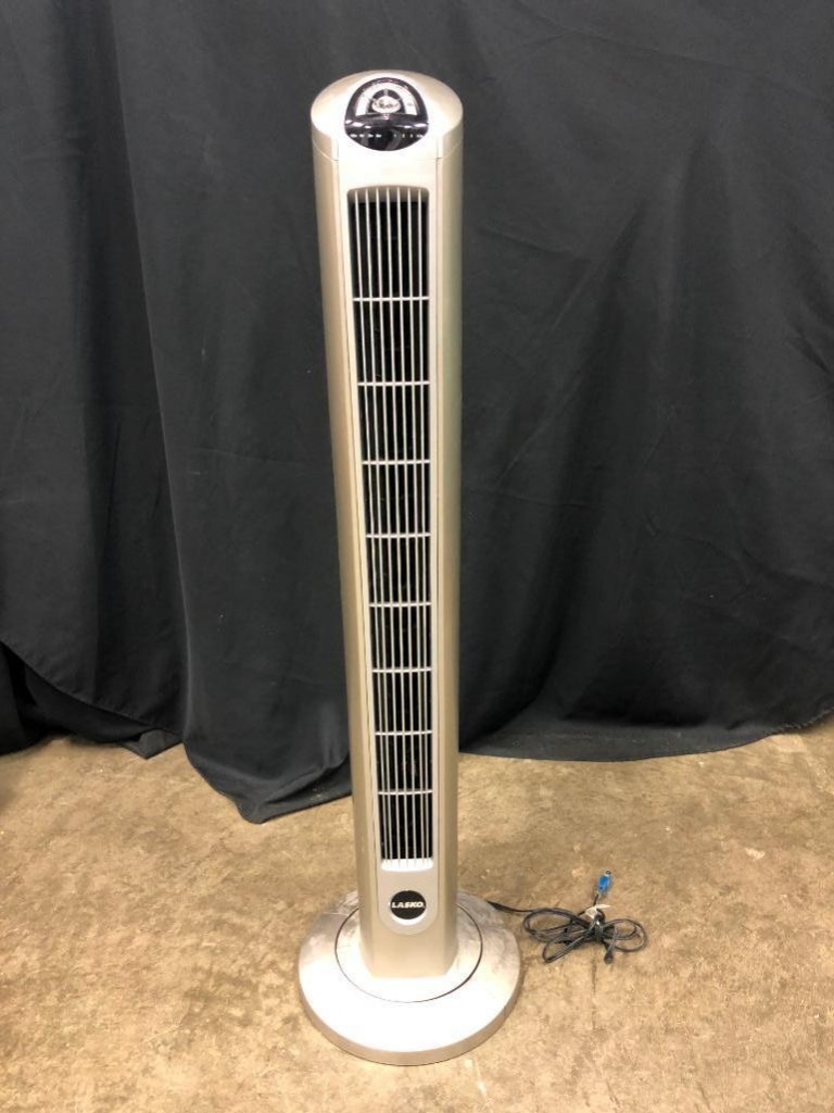 Lasko Fan, Model E20739, Plugged in and 
