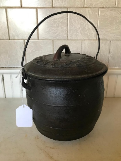 "Hackett & Co. #3" Cast Iron Lidded Pot W/Bail