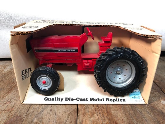 Ertl International Row Crop Tractor