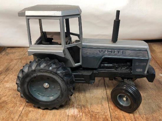 Scale Models White 2-135 Field Boss Tractor