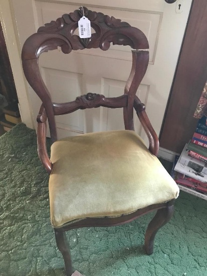 Victorian Walnut "Balloon Back" Parlor Chair