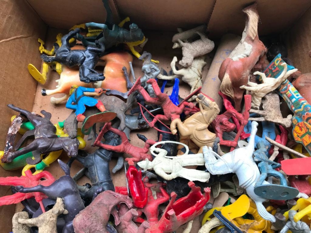 vintage plastic cowboys and indian figures