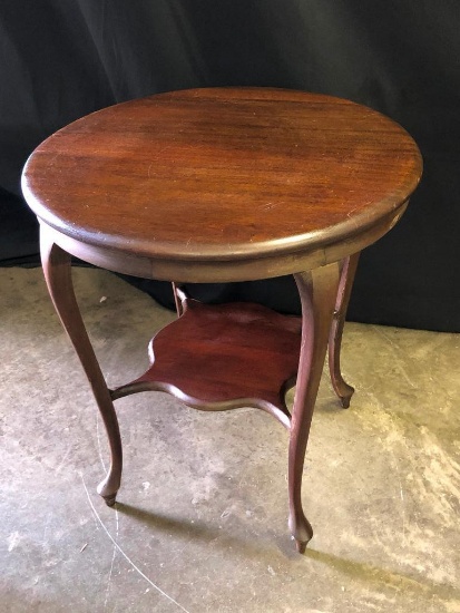 Antique Mahogany Parlor Table W/Round Top