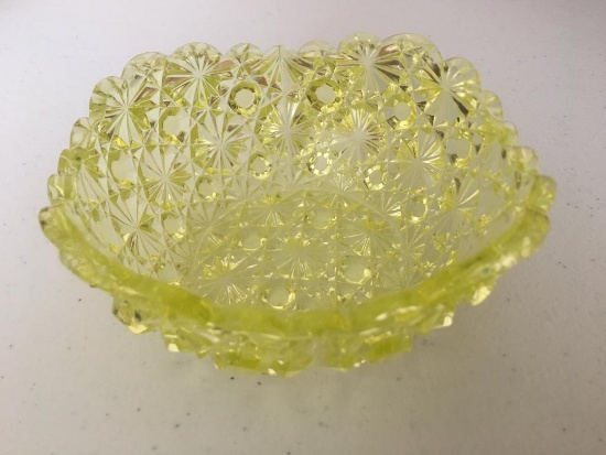 Vaseline Glass Bowl In "Daisy & Button" Pattern