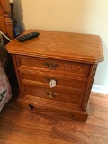 Bassett Furniture 2-Drawer Oak Night Stand