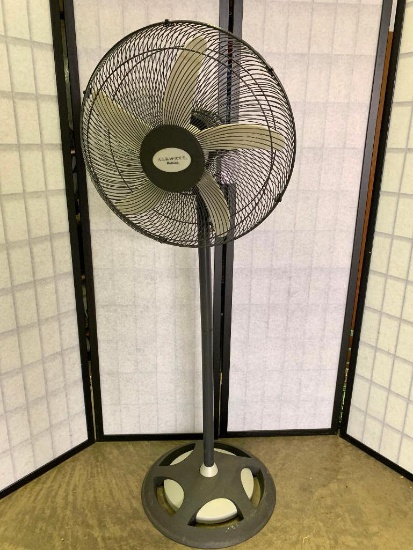 Holmes Airwave Adjustable Floor Fan