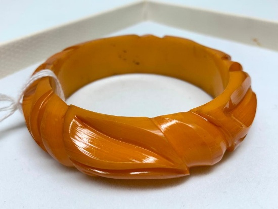 Vintage Carved Bakelite/Plastic Bracelet