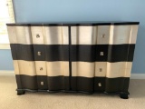Double Serpentine Front 8-Drawer Chest