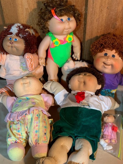 Group of Cabbage Patch Kids and One Mini in Original Box
