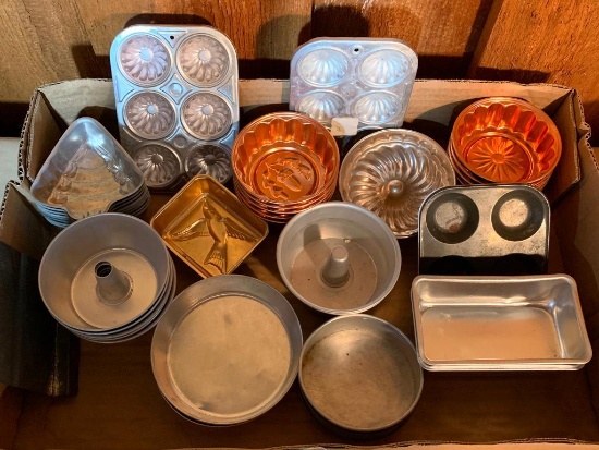 Group of Miniature/Toy Pie and Cake Pans