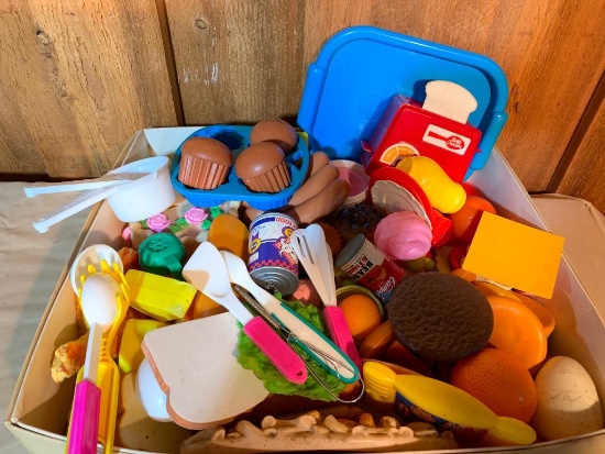 Group of Vintage Doll/Child's Kitchen Items