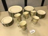 Set Lenox, Solitaire China with Minor Chips