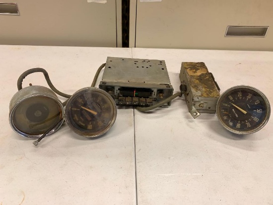 Alfa Romeo Radio and Guages as Pictured