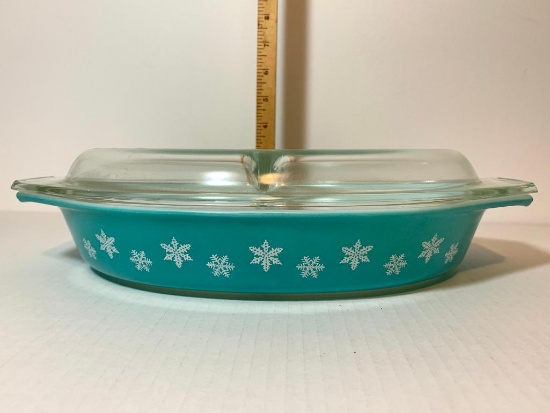 Pryex Baking Dish with Lid and Snowflake Design 1-1.5 Qt