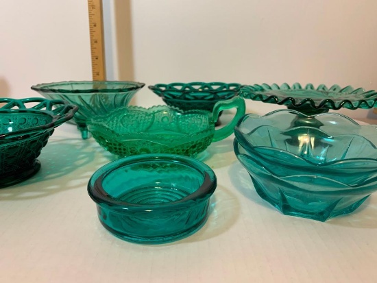 8 Piece Lot of Colored Green Glass Bowls. The Largest Item is 6.5" Diameter