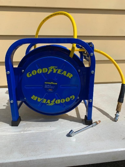 Goodyear 100' Airhose 3/8" 300 PSI and Two Tips with Reel - As Pictured.