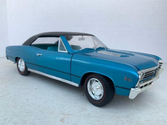 Ertl 1:18 Die Cast 1967 Chevelle. The Roof has some Scuffing - As Pictured