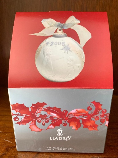 Lladro "2006 Christmas Ball" with Original Box. This has Never Been Out of the Box