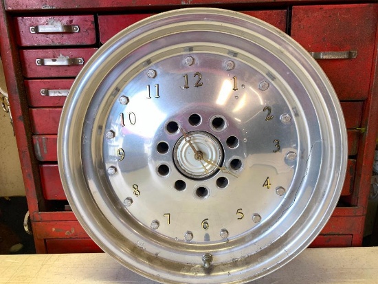 Aluminum Rim Quartz Clock. Does Have Crack in Rim. Needs New Battery. This is 16" in Diameter.