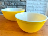 Pair of Pyrex Glass Nesting Mixing Bowls. The Largest is 2.5 Qt - As Pictured