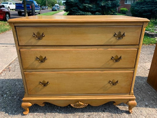 Cavalier Stow-Away Cedar Chest with Aroma-Flow Constructed Drawers. This is 31" T x 36" W x 19" D