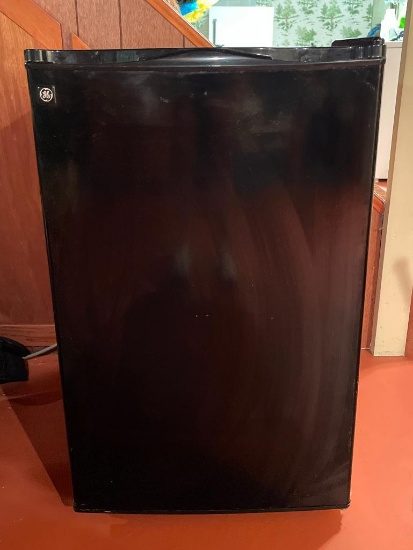 GE Mini Fridge. This 33" T x 22" W x 20" D - As Pictured