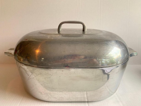 Vintage Wagner Magnalite Aluminum Dutch Oven/Roaster. This is 19" x 18" - As Pictured