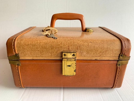Vintage Toiletry Travel Case. This is 7" T x 12.5" W x 9" D - As Pictured
