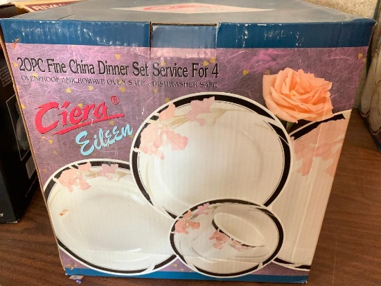 20 Piece Fine China Dinner Set. Service for 4 New In Box