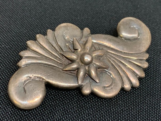 2.5" Mexican Silver Brooch. Weight 22.1g