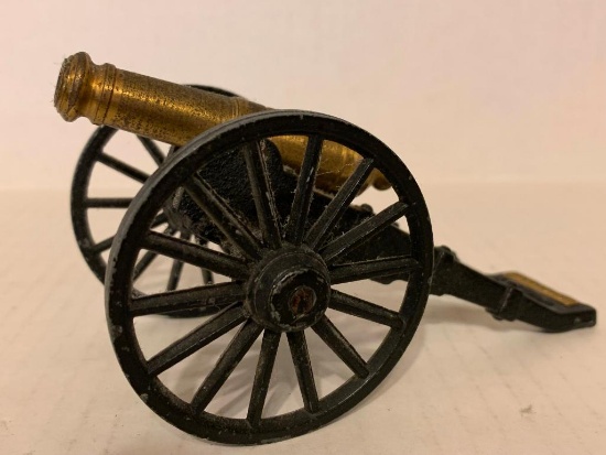 Brass Cannon Yorktown, Va Replica. This is 2" Tall