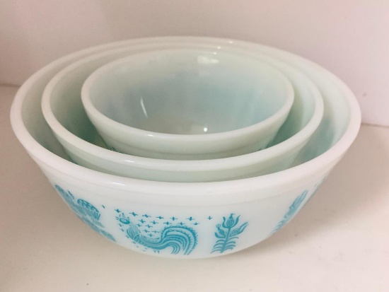 Set of 3 Pyrex Mixing Bowls. The Largest is 9" in Diameter