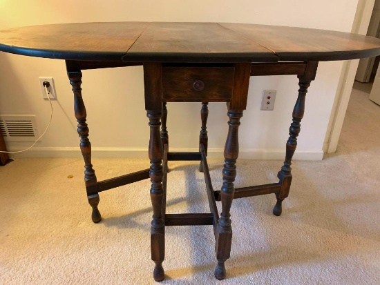Drop Leaf Gate Leg Table. This is 30" T x 46" W x 35" D