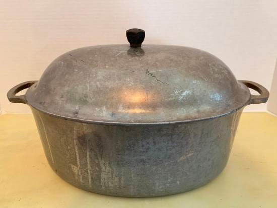 Aluminum Dutch Oven w/Cover. This is 9" x 15"