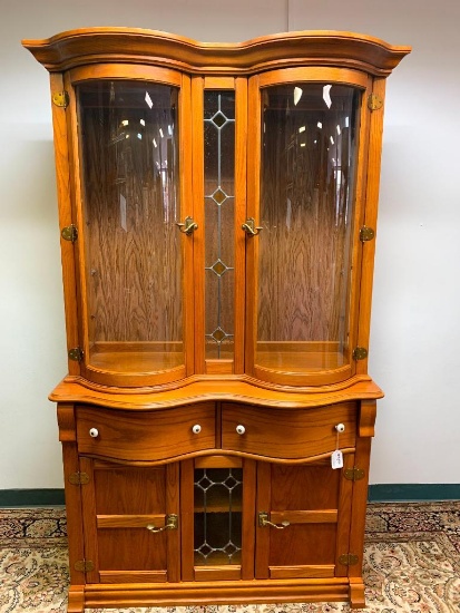 2 Piece Keepsake Pulaski China Hutch 65441 w/Stained Glass Style Accents on the Glass.