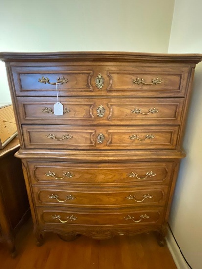 Chest of Drawers w/6 Drawers by Thomasville. This is 53" T x 41" W x 20" D