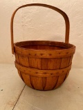 'Vintage Apple/Fruit Basket with Handle as Pictured, Basket is 7 1/2