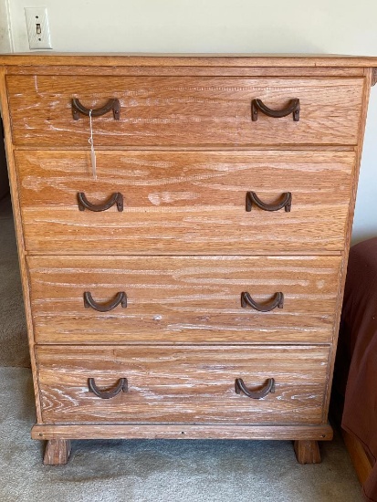 Vintage Ranch Oak 4 Drawer Dresser w/Horseshoe Pull Accents. This is 44.5" T x 35" W x 19" D