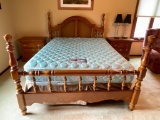 Queen Size 4 Post Bedframe Incl Headboard, Footboard & Rails w/Simmons Beautyrest Matress