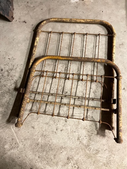 Vintage Twin Size Rod Iron Bedframe