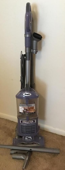 Shark Navigator Lift-Away Vacuum Cleaner w/Attachments