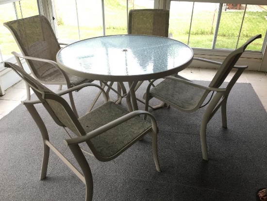 Outdoor Patio Table and 4 Chairs