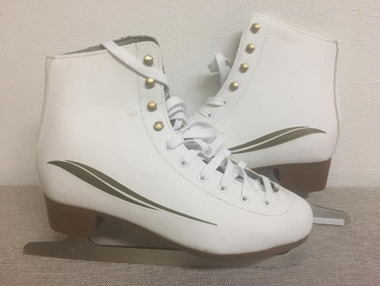 Pair of Ladies Ice Skates Size 9