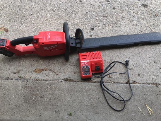 Milwaukee 18V Hedge Trimmer w/Battery Charger