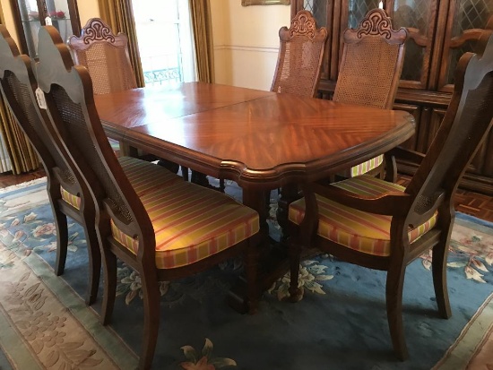 Vintage Dining Room Table w/Two Leafs, Six Chairs and Two Captain Chairs