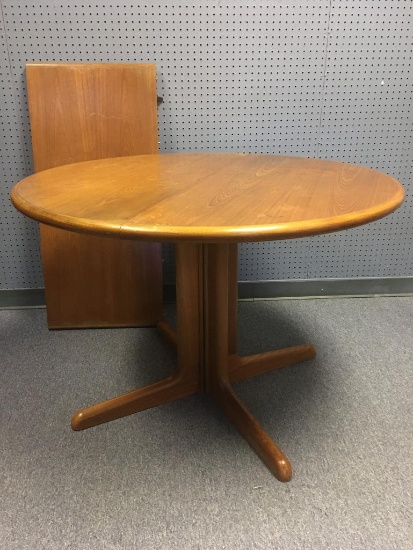 Mid Century Modern Dining Table w/Leaf