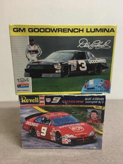 Two Nascar Scale Model Kits Incl Dale Earnhardt and Bill Elliott