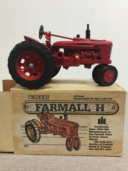 Vintage Ertl Farmall Tractor Die Cast Scale Model